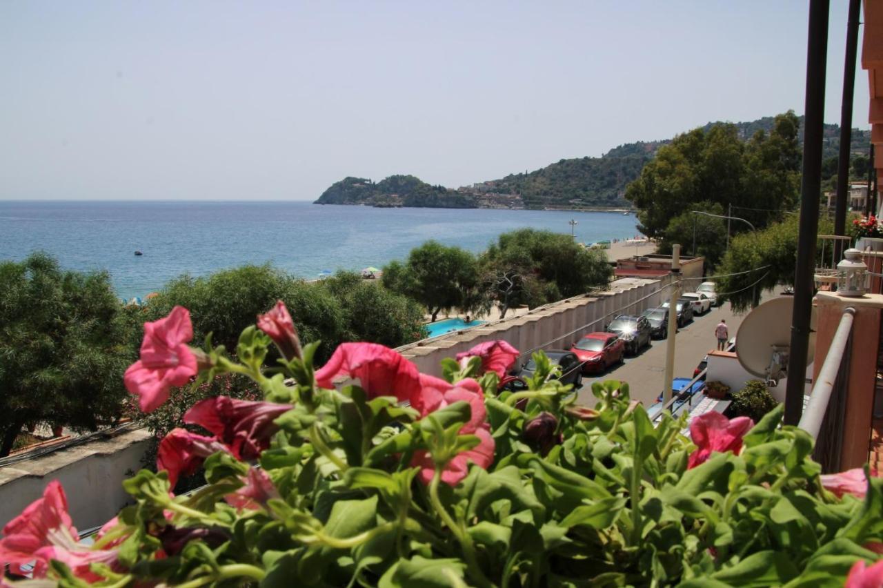 Poseidone Sea Apartment Taormina Mazzeo Dış mekan fotoğraf